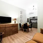 Klimatyzowany Dworzec Glowny Stare Apartman *